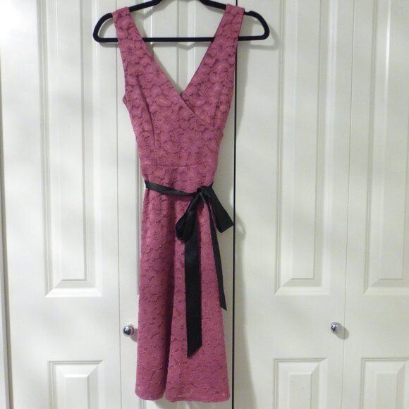 LE CHATEAU pink lace skater dress with removable black satin belt - Picture 1 of 12